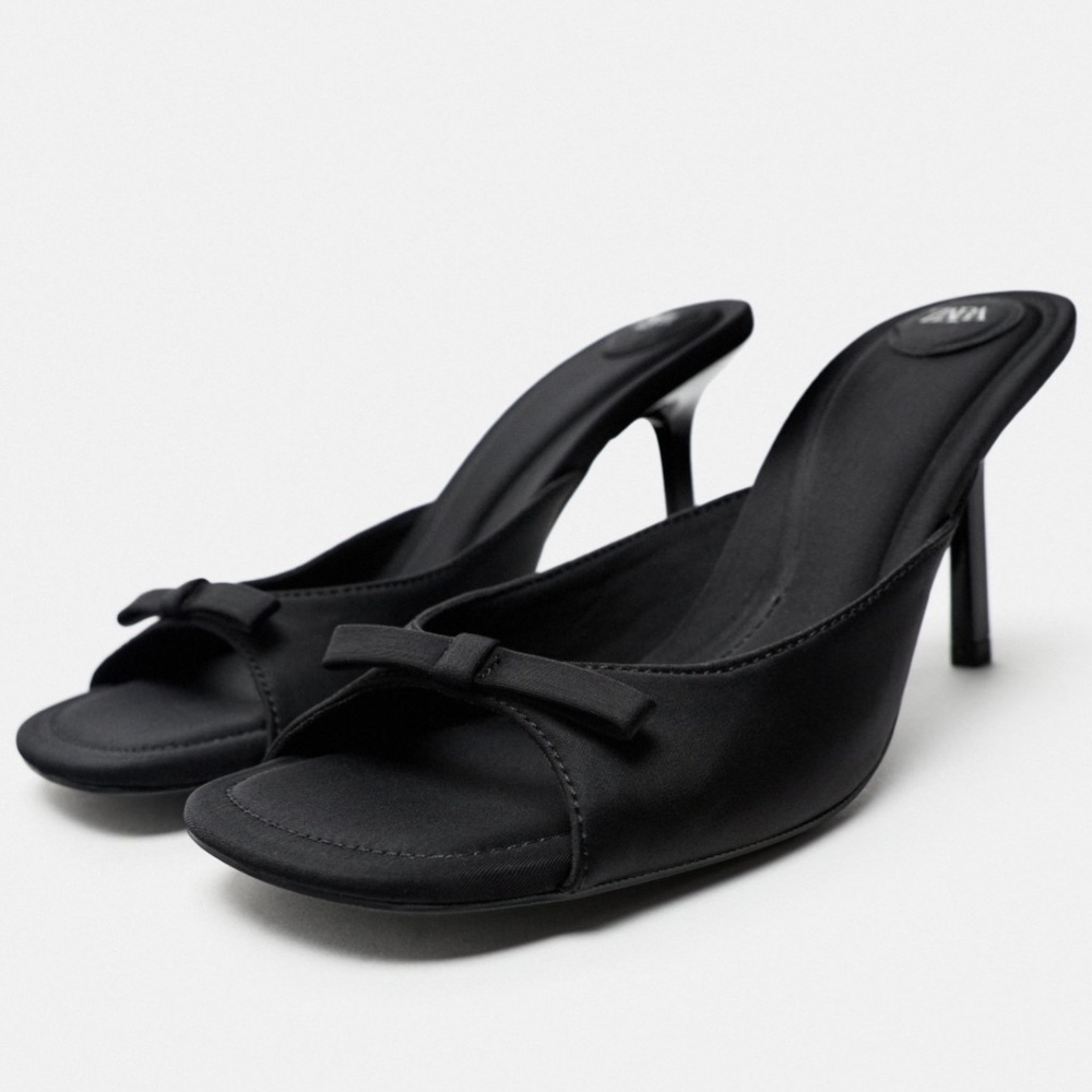 Zara NWT heeled mules with bow
